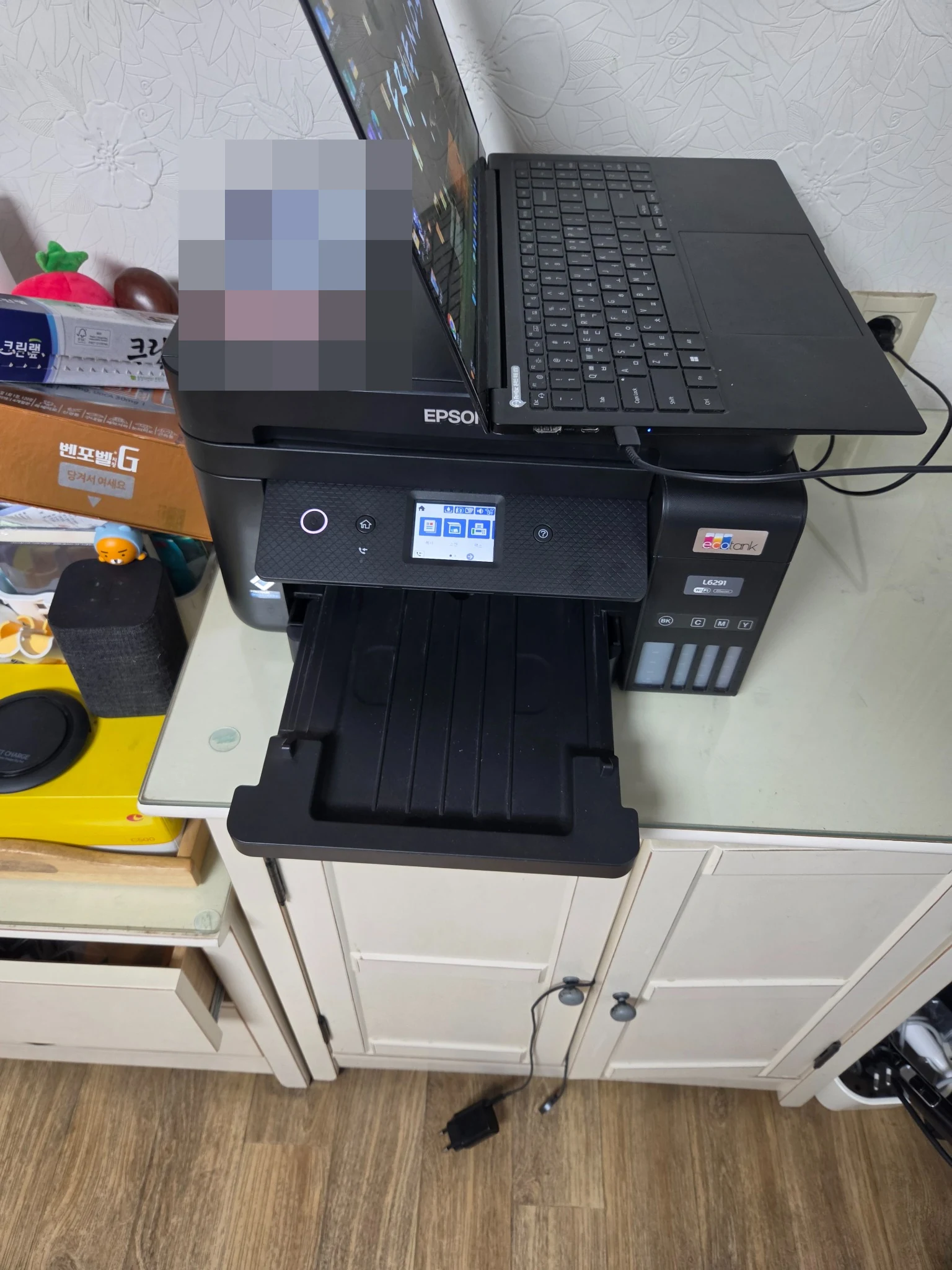 고양 L6291 설치 현장과 노트북 작업 공간