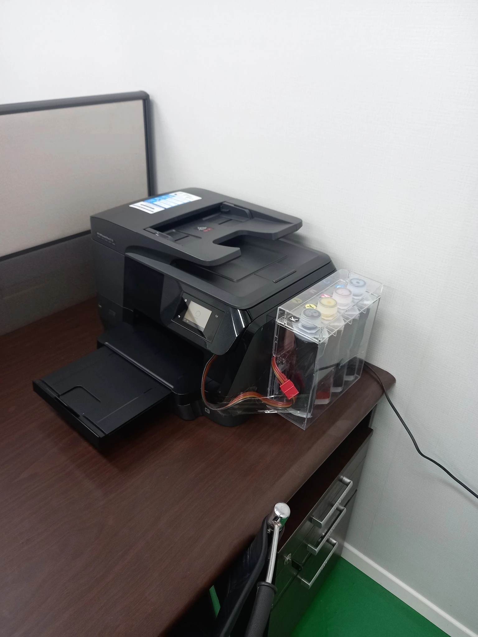 군포 HP8710 책상 설치 모습